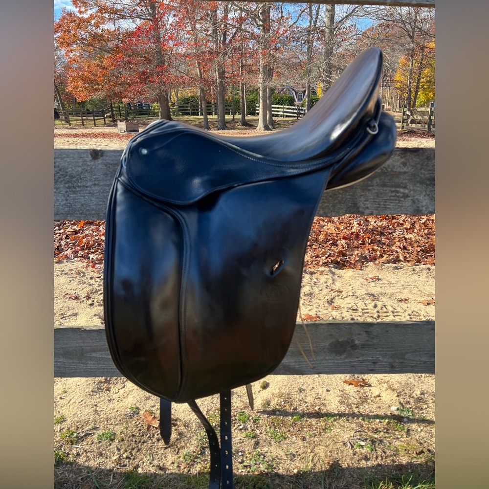 Schleese JES Elite Dressage Saddle (18”)